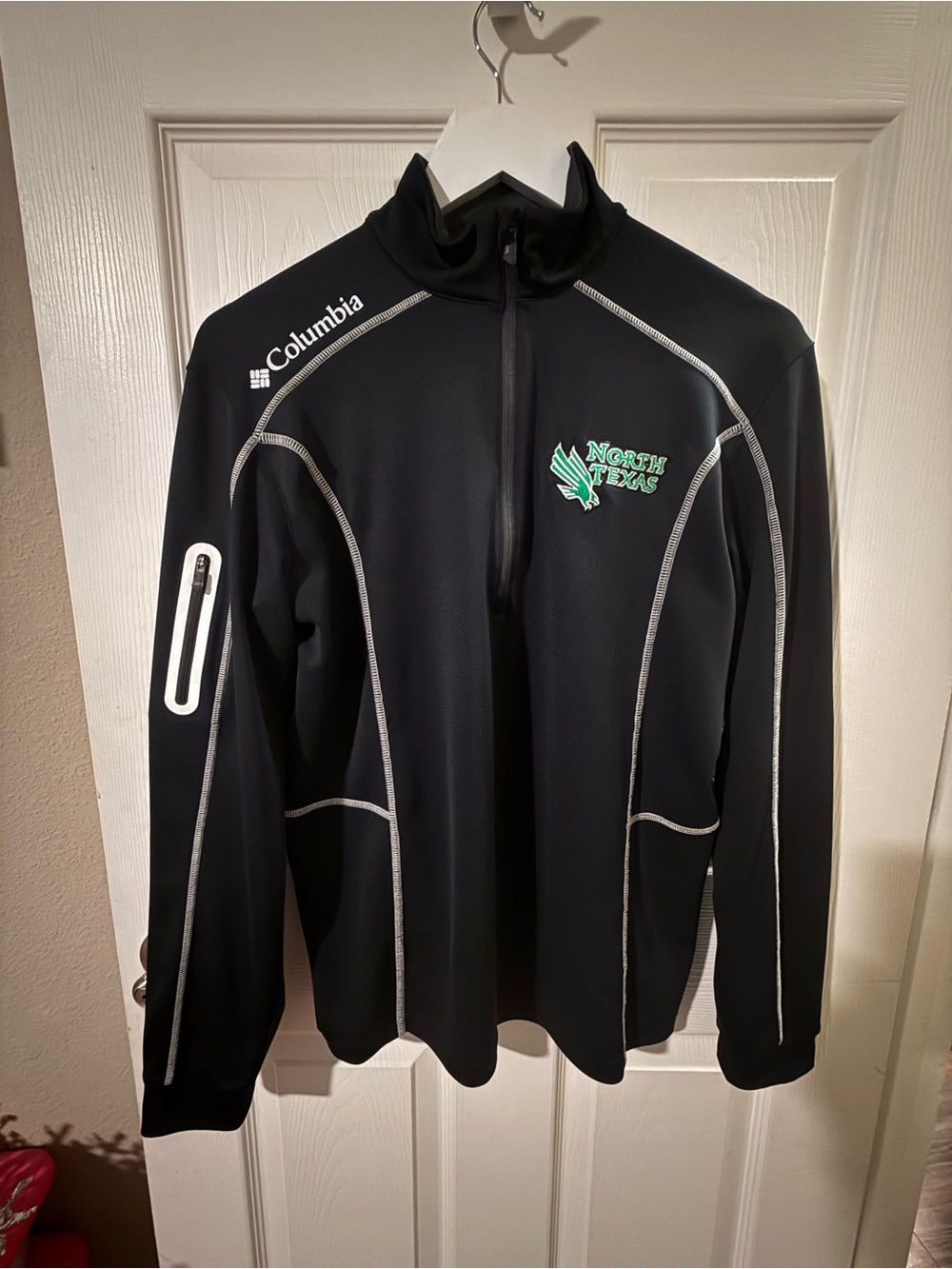 North Texas Mean Green Columbia Men's Black Quarter Zip. Size: Small!